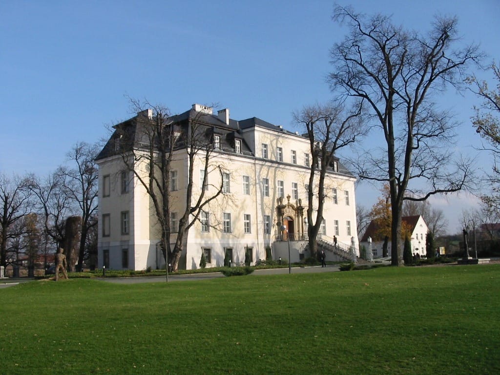 Blick auf das Kreisauer Schloss der IJBS Krzyzowa